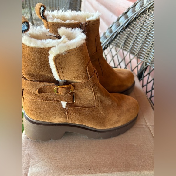 Steve Madden Colletta lug-sole buckle booties camel suede faux-fur lining Fall - Picture 9 of 15